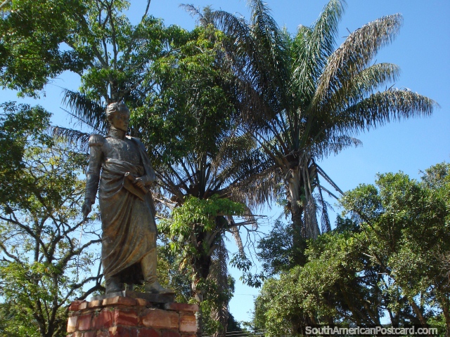 Monumento a Simon Bolivar na praça pública em Santa Elena. (640x480px). Venezuela, América do Sul.
