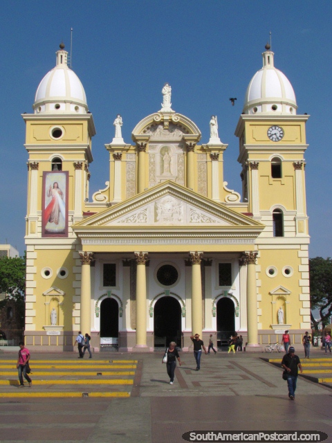 A igreja fantástica Basilica de La Chiquinquira em Maracaibo. (480x640px). Venezuela, América do Sul.