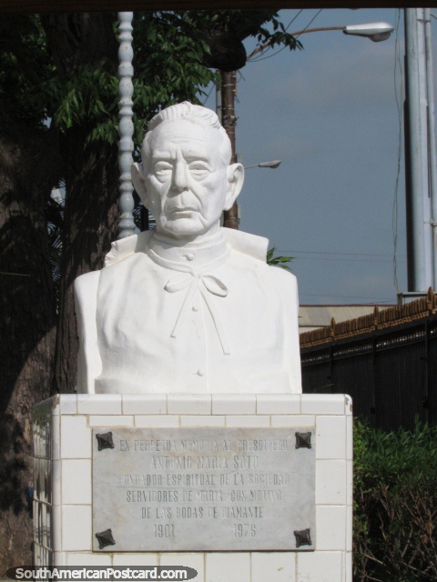 Busto de Antonio Maria Soto (1901-1976), un fundador de la sociedad religioso, Maracaibo. (480x640px). Venezuela, Sudamerica.