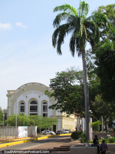 El Teatro Baralt al lado de Plaza Bolivar en Maracaibo. (480x640px). Venezuela, Sudamerica.