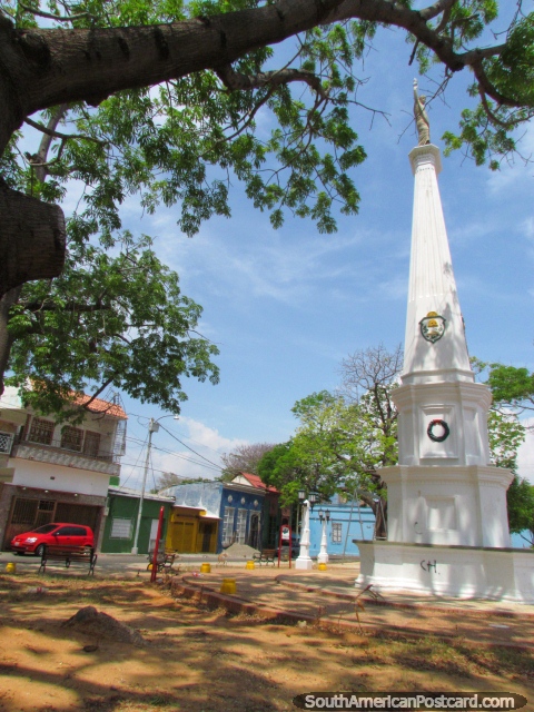 Plaza Libertad with tall monument in Maracaibo. (480x640px). Venezuela, South America.
