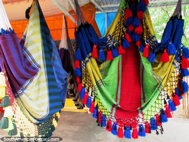 Enormes redes para dormir luxuosas de fantasia em El Tintorero. (640x480px). Venezuela, América do Sul.