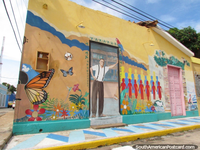 Mural de parede assombroso em uma esquina de rua, porta rosa, Cidade Bolivar. (640x480px). Venezuela, América do Sul.