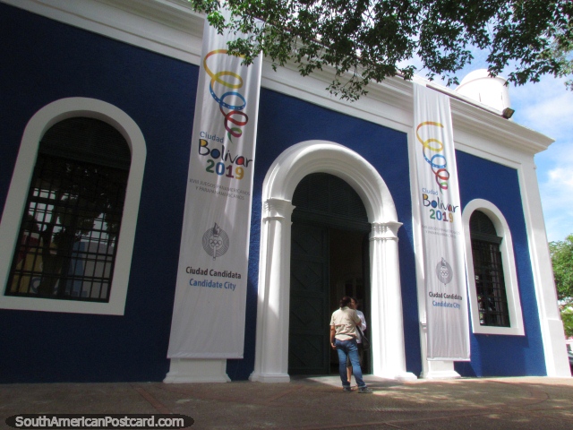 Museu de arte edifïcio histórico azul em Cidade Bolivar. (640x480px). Venezuela, América do Sul.