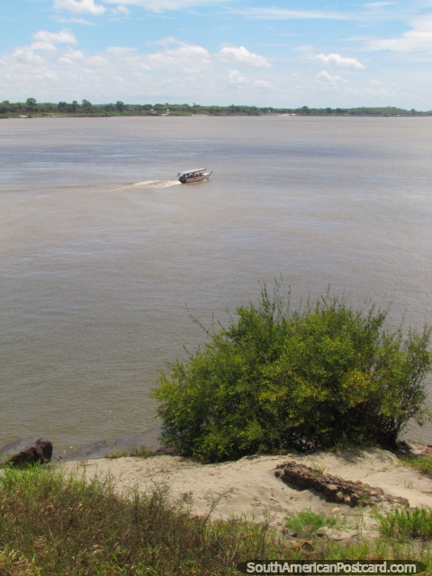Excursions by boat on the Orinoco River in Ciudad Bolivar. (480x640px). Venezuela, South America.
