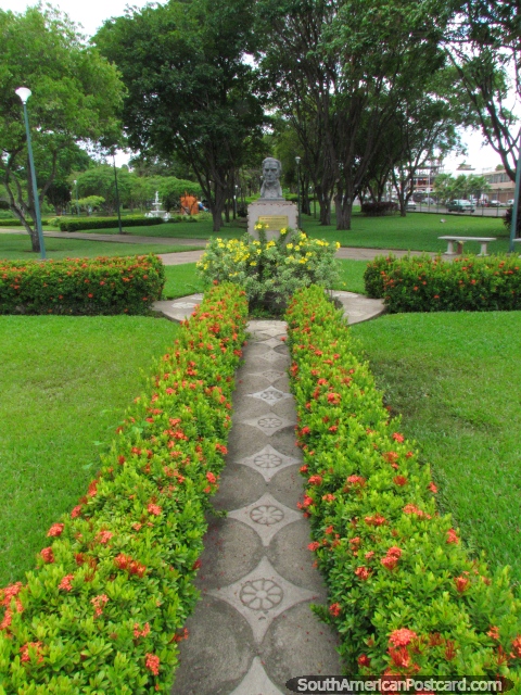 Os belos jardins botânicos em Cidade Bolivar. (480x640px). Venezuela, América do Sul.
