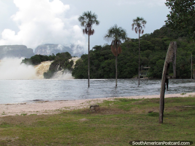 Lagoa de Canaima, um belo lugar em terra. (640x480px). Venezuela, América do Sul.
