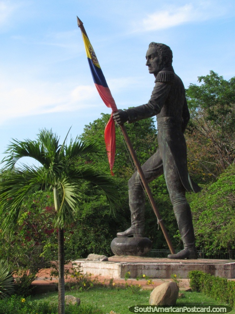 A estátua mais grande de América do sul de Simon Bolivar em Cidade Bolivar. (480x640px). Venezuela, América do Sul.