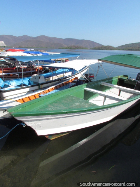 Barcos e ilhas em parque nacional Mochima. (480x640px). Venezuela, Amrica do Sul.