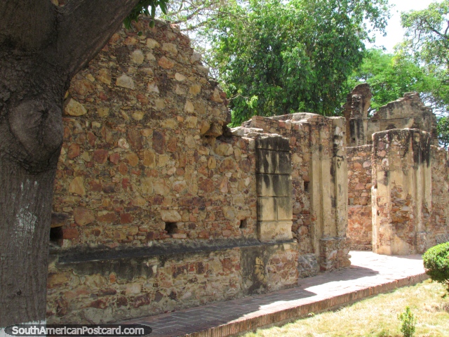 As ruïnas de Casa Fuerte destruïram em 1817 em Barcelona, originalmente o Convento de São Francisco. (640x480px). Venezuela, América do Sul.