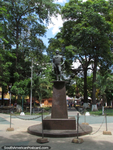 Praa Miranda com monumento em Barcelona. (480x640px). Venezuela, Amrica do Sul.