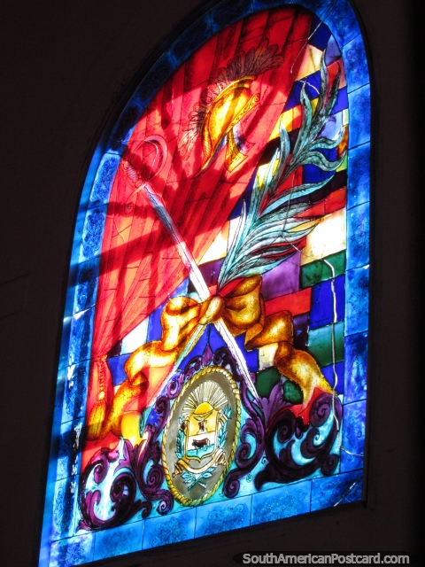 Una vidriera de colores en la catedral de Barcelona. (480x640px). Venezuela, Sudamerica.