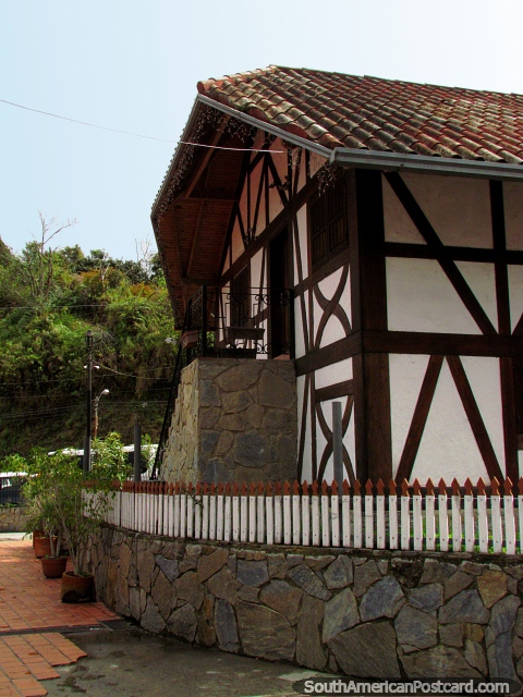 La mayor parte de edificios y las casas en Colonia Tovar tienen este diseo. (480x640px). Venezuela, Sudamerica.