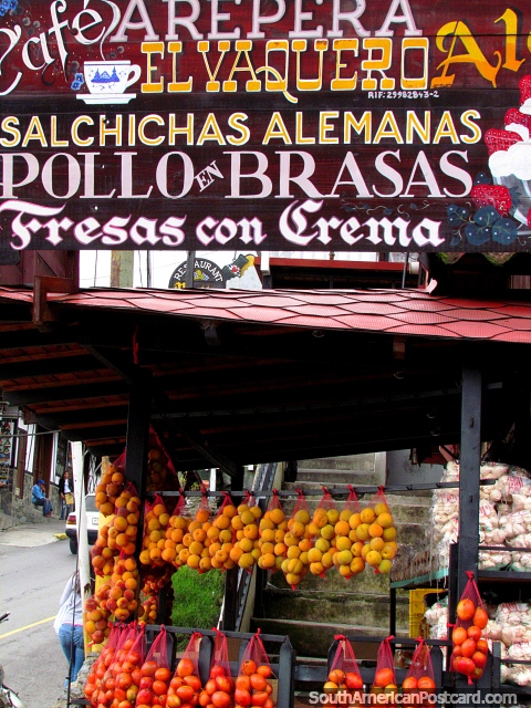 El Cafe El Vaquero Arepera en Colonia Tovar vende salchichas Alemanas. (480x640px). Venezuela, Sudamerica.