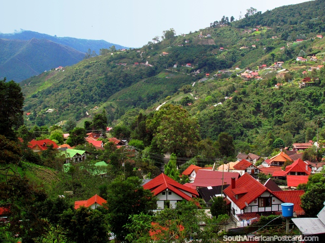 Las colinas hermosas y casas alrededor de Colonia Tovar. (640x480px). Venezuela, Sudamerica.
