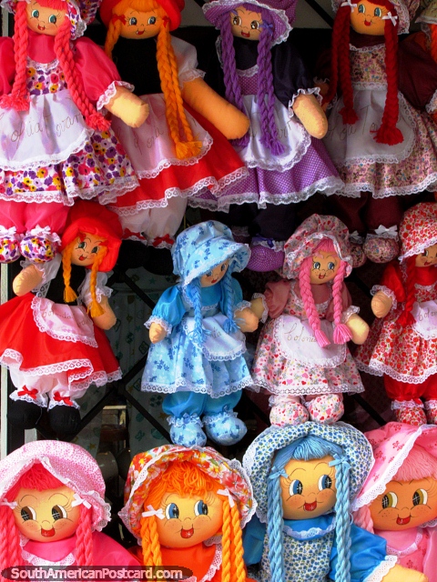 As bonecas decoraram da roupa tradicional alem de uma loja na Colnia Tovar. (480x640px). Venezuela, Amrica do Sul.