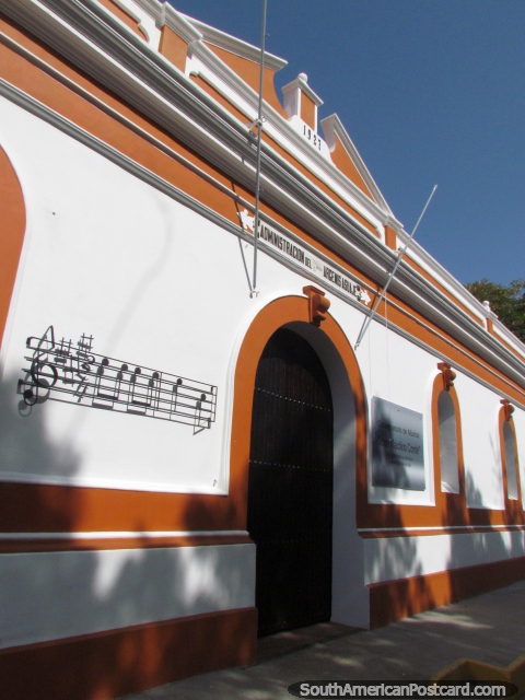 Conservatório de Música 'Jose Maiolino Conte', conservatório de música para crianças em Coro. (480x640px). Venezuela, América do Sul.