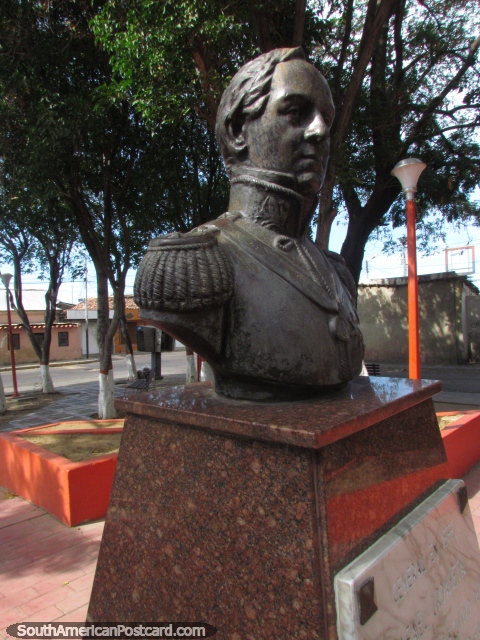 O general Rafael Urdaneta (1788-1845) busto em uma praça pública de Coro. (480x640px). Venezuela, América do Sul.