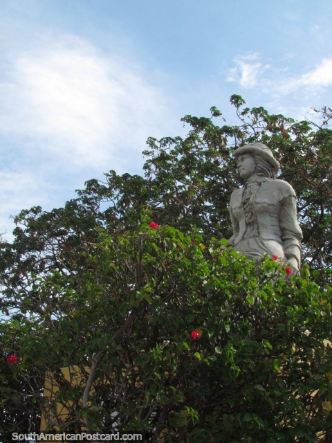 Estátua da primeira-dama Luisa Pachano de Falcon em Coro. (480x640px). Venezuela, América do Sul.