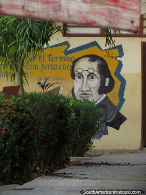 Pintura mural de Simon Rodriguez, un hombre con gafas, en una escuela en Coro. (480x640px). Venezuela, Sudamerica.