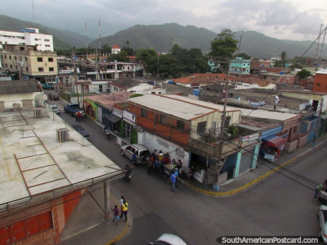 Alrededor de Moron central con montaas en la distancia. (640x480px). Venezuela, Sudamerica.