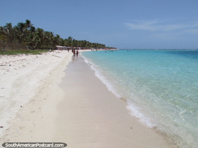 Looking along the 2nd beach on the other side of Cajo Sombrero, Morrocoy National Park. (640x480px). Venezuela, South America.