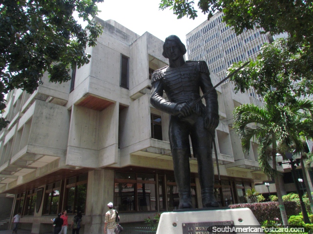 O general Juan Guillermo Iribarren (1797-1827) estátua do lado de fora do Palácio Municipal em Barquisimeto. (640x480px). Venezuela, América do Sul.
