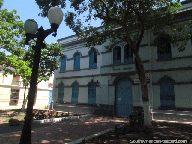 Um edifïcio histórico azul em Praça Lara em Barquisimeto. (640x480px). Venezuela, América do Sul.