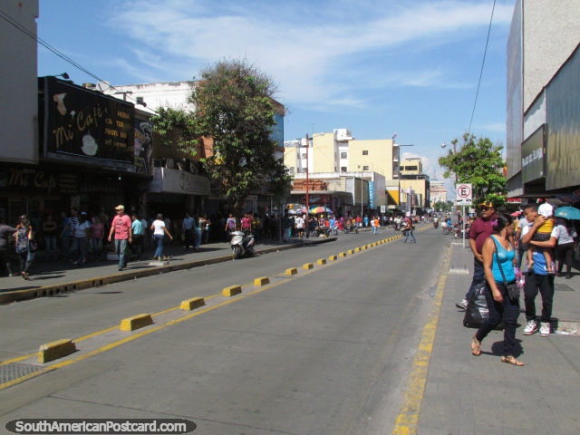 Calles para hacer compras alrededor de los mercados en Barquisimeto. (640x480px). Venezuela, Sudamerica.