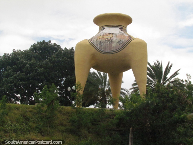 An interesting object, possibly a UFO at Parque El Cardenalito in Barquisimeto. (640x480px). Venezuela, South America.