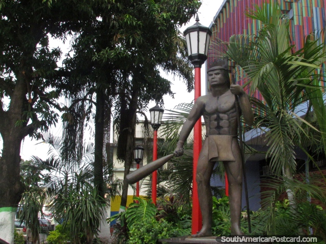 El Indio Hakarygua, una figura indígena importante, estatua en Acarigua. (640x480px). Venezuela, Sudamerica.
