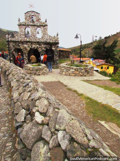 La iglesia de piedra en San Rafael de Mucuchies es una vista popular. (480x640px). Venezuela, Sudamerica.