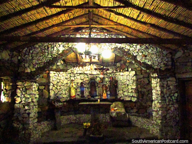 Dentro da igreja de pedra em San Rafael de Mucuchies. (640x480px). Venezuela, Amrica do Sul.