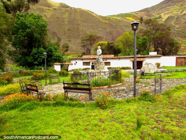 Una pequeña plaza agradable con homenaje a Jose Claudio Perez Rivas en Biguznos/Pedregal.  (640x480px). Venezuela, Sudamerica.