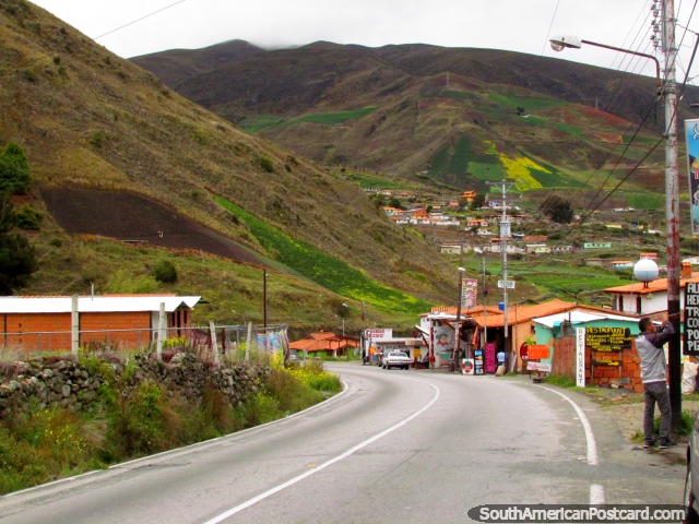 A comunidade de Biguznos/Pedregal descendo pela rua de San Isidro. (640x480px). Venezuela, América do Sul.