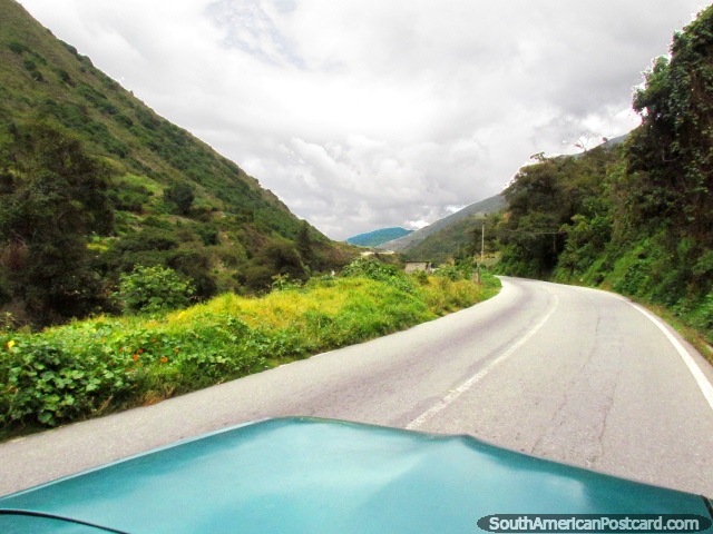 The road through the valley from Chachopo to Timotes. (640x480px). Venezuela, South America.